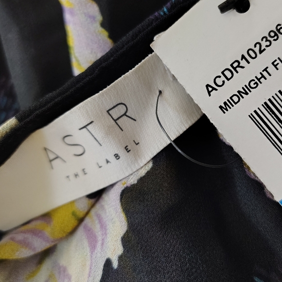 🆕⭐ASTR The Label Midnight Floral Midi Dress - Picture 10 of 15